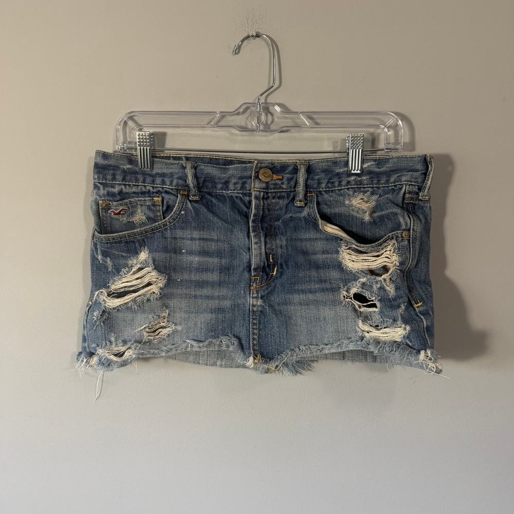 Hollister Distressed Denim Mini Skirt Medium Wash Raw Hem Size 7 W28